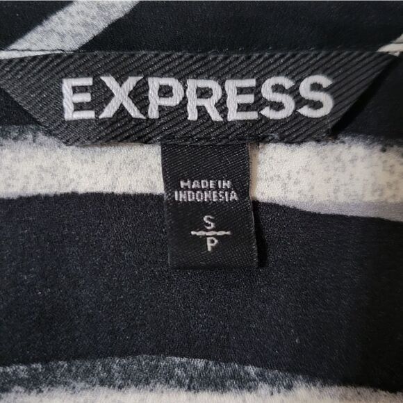 Express Women's Black White Round Neck Striped Top - Picture 6 of 14